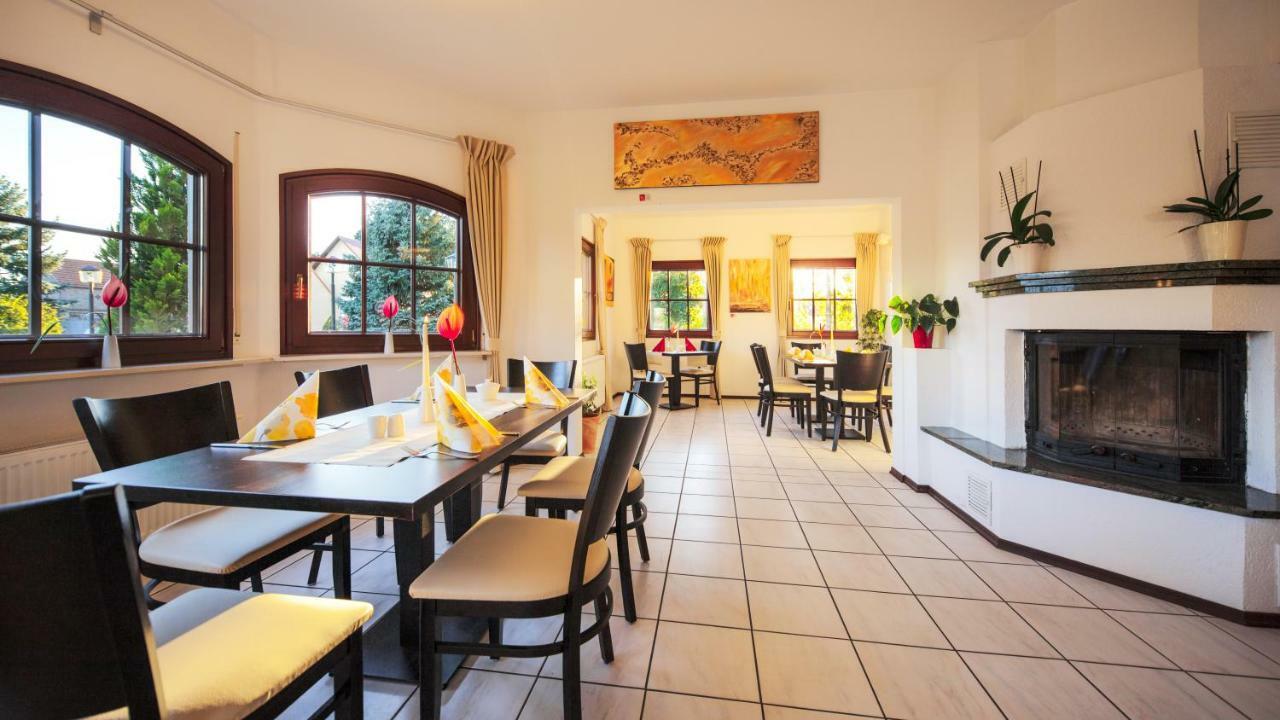 Lokal Genial Pension & Restaurant Beelitz Kültér fotó